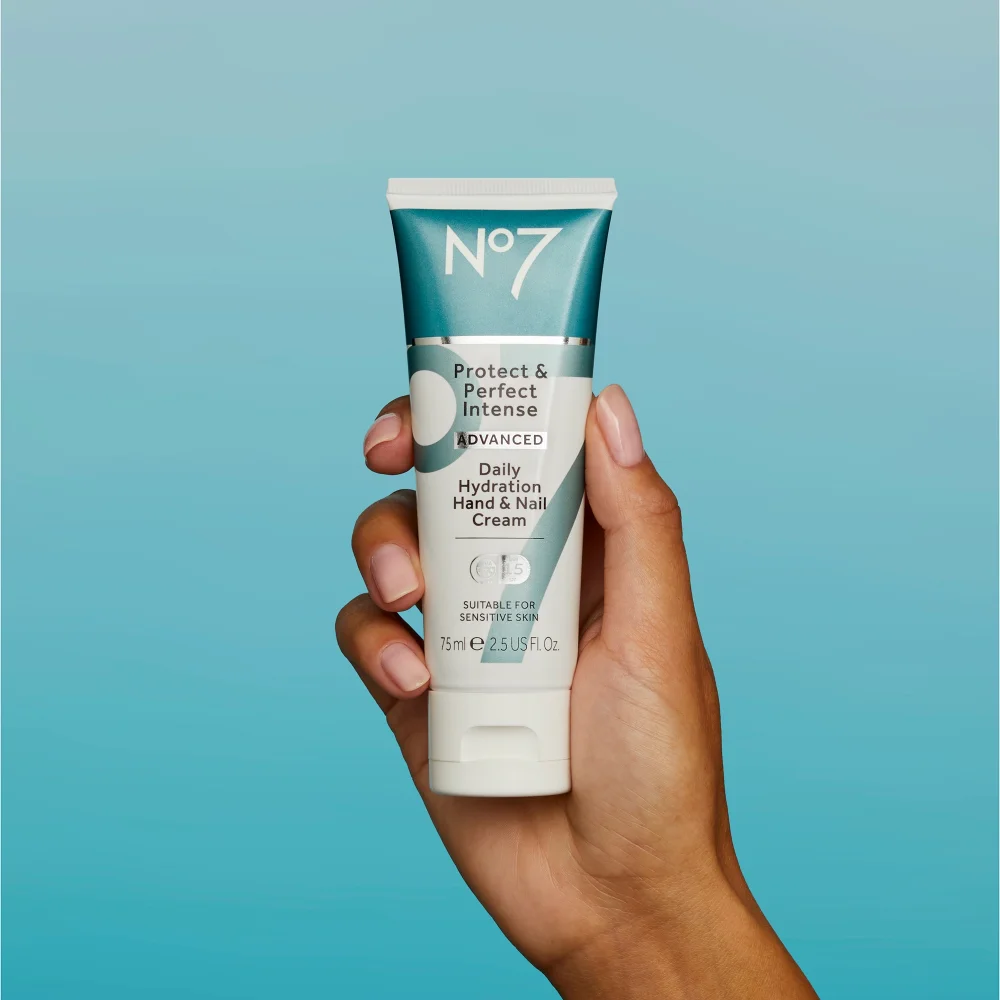 Protect and Perfect Intense ADVANCED Daily Hand Cream SPF 15 75ml Image 1