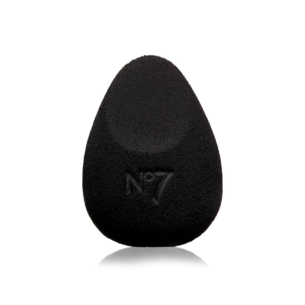 No7 Flawless Finish Blending Sponge Image 1