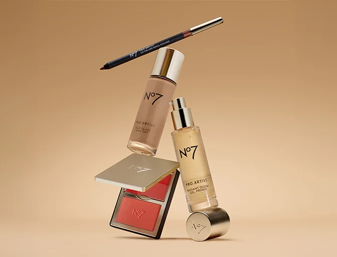 NEW PRO ARTIST Keeps you dewy fresh this Autumn/Winter